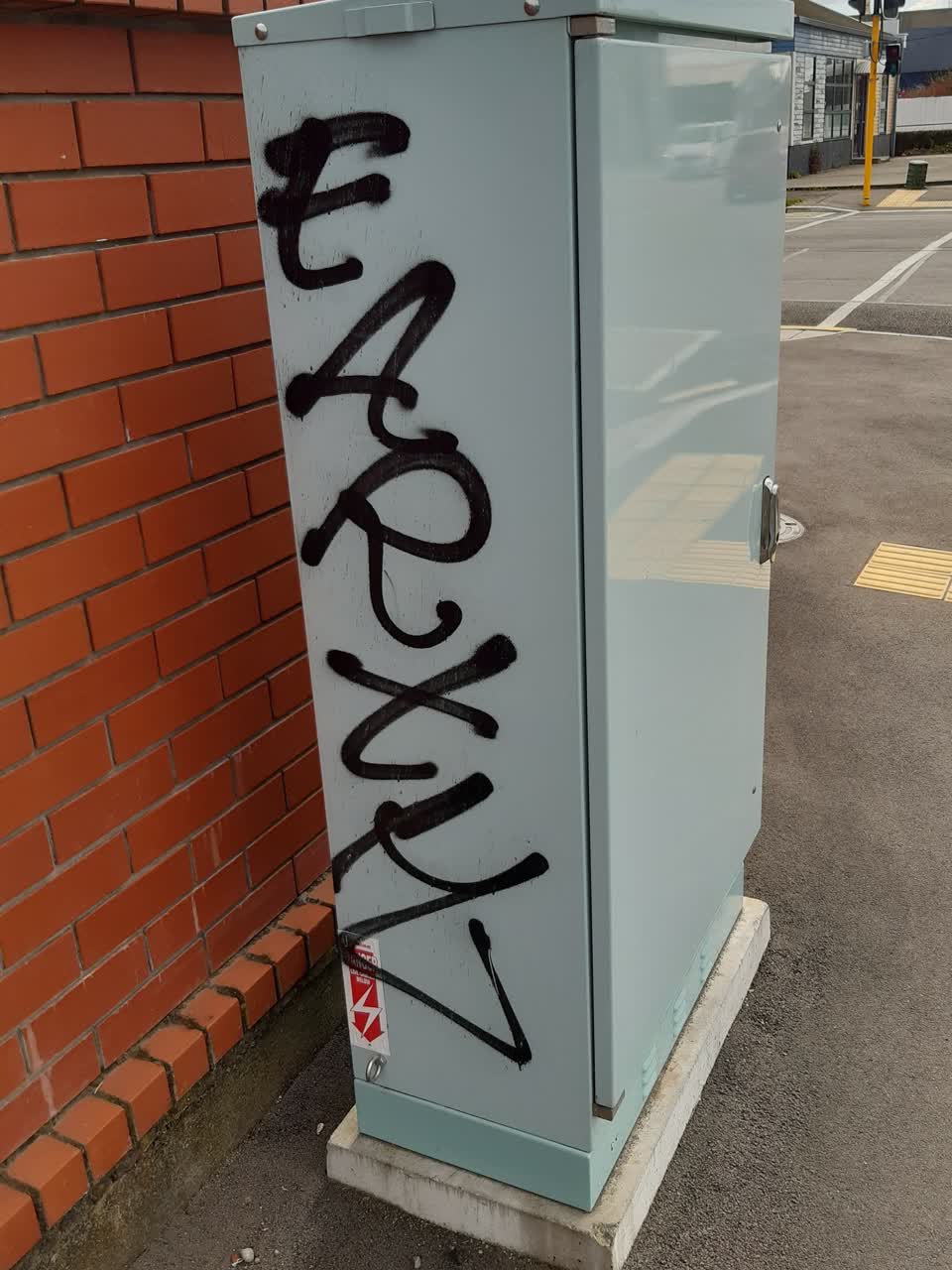 The photograph attached to this graffiti - public property report