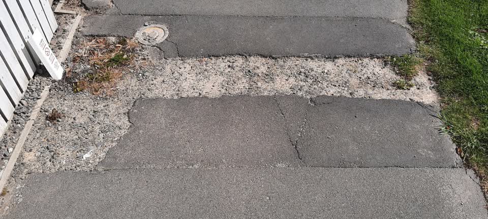 The photograph attached to this pavement - damaged report