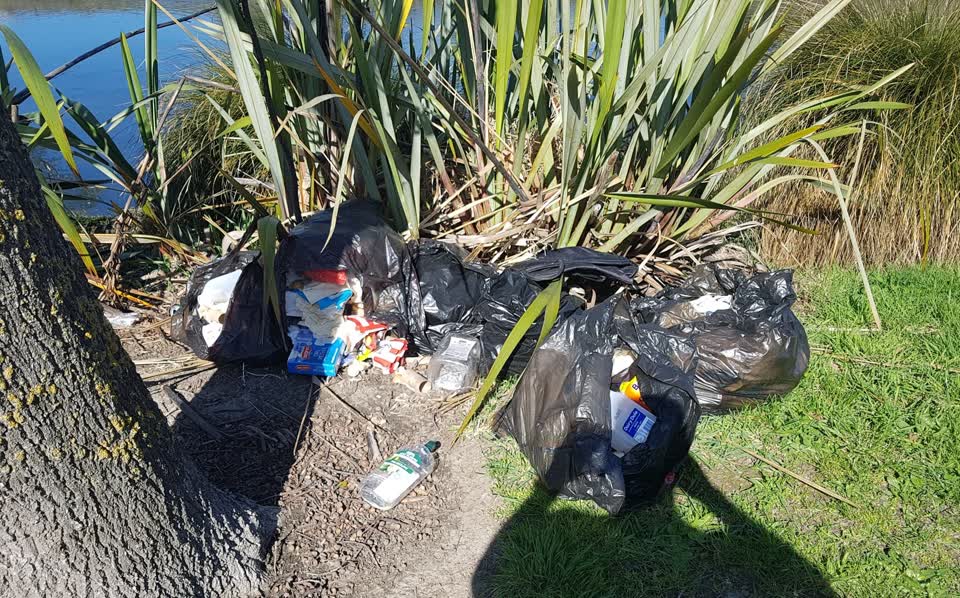 The photograph attached to this dumped rubbish report