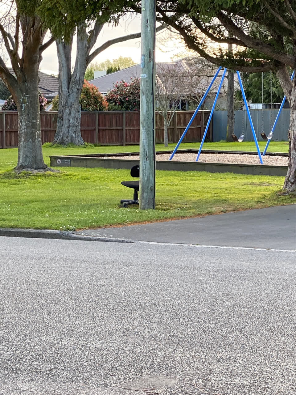 The photograph attached to this dumped rubbish report