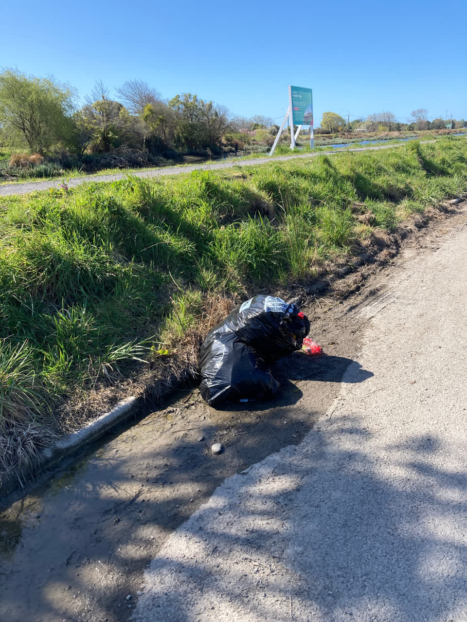 The photograph attached to this dumped rubbish report