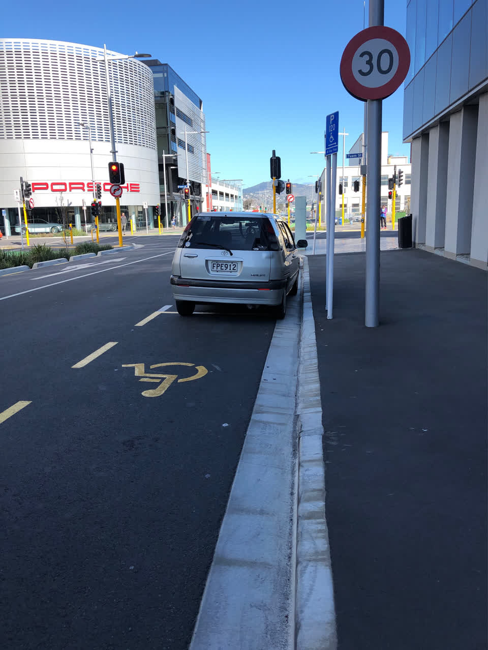 The photograph attached to this parking - disabled report