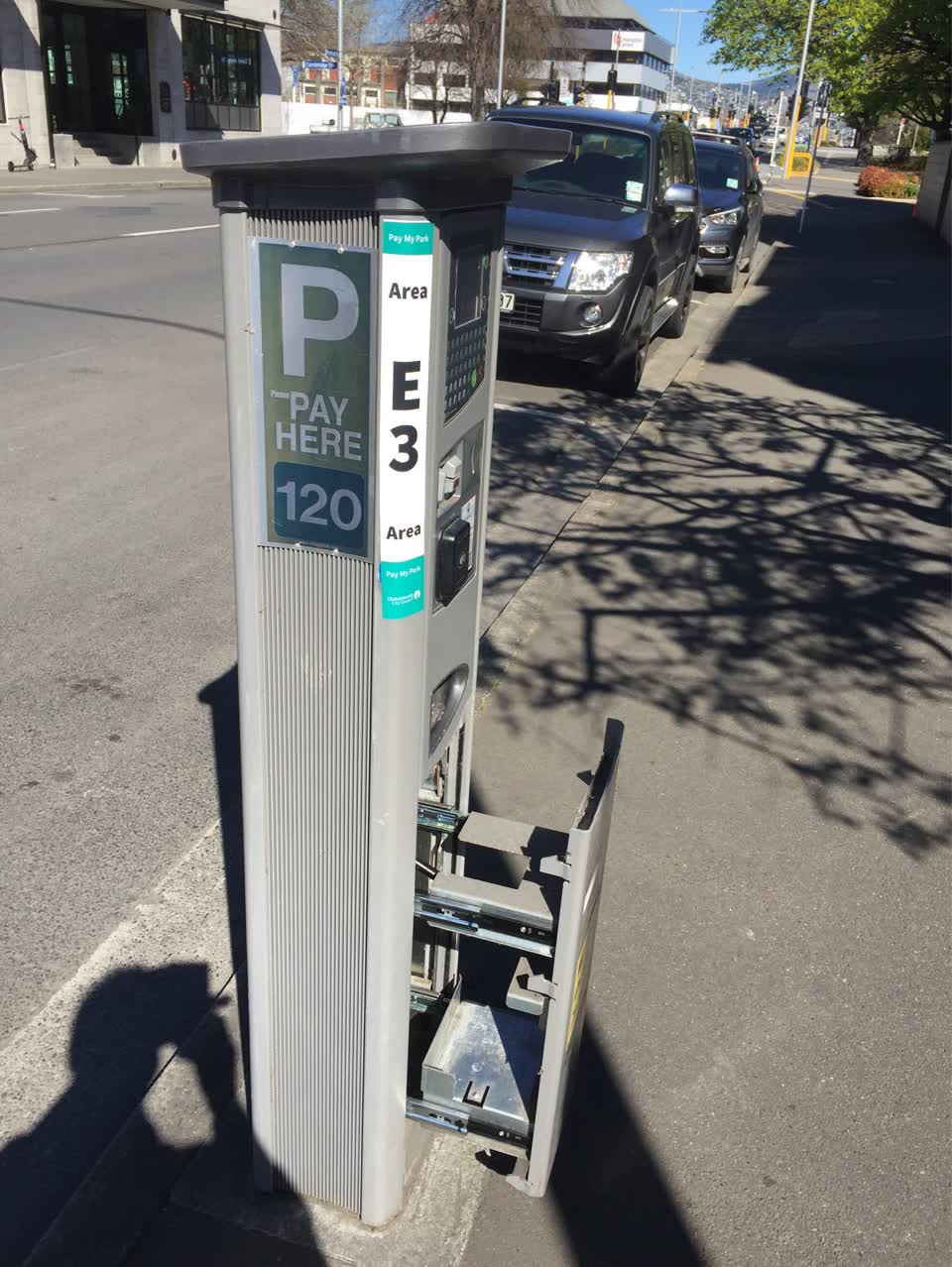 The photograph attached to this vandalism - general report