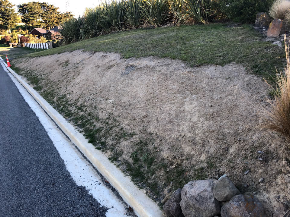 The photograph attached to this roads - general report