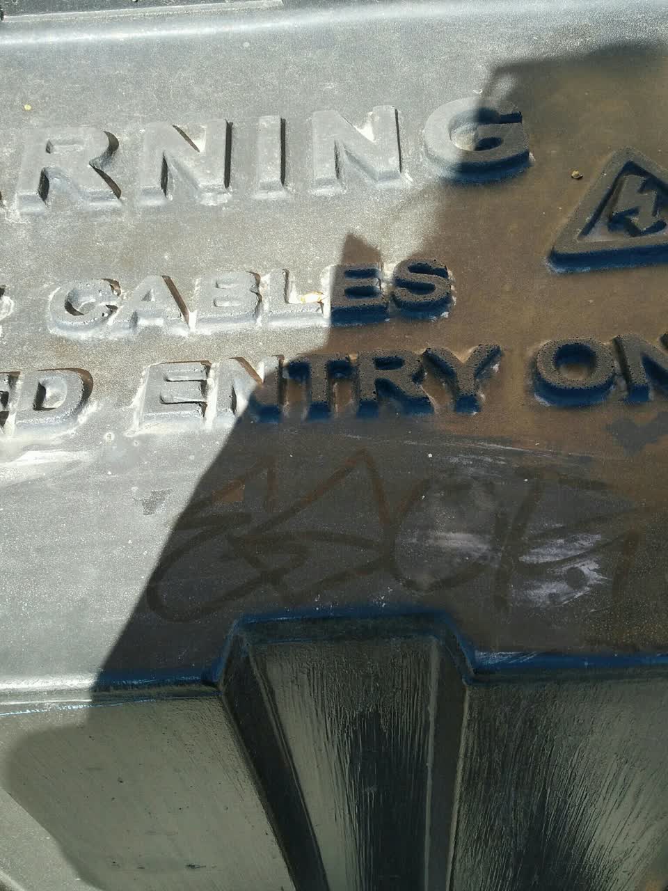 The photograph attached to this graffiti - public property report