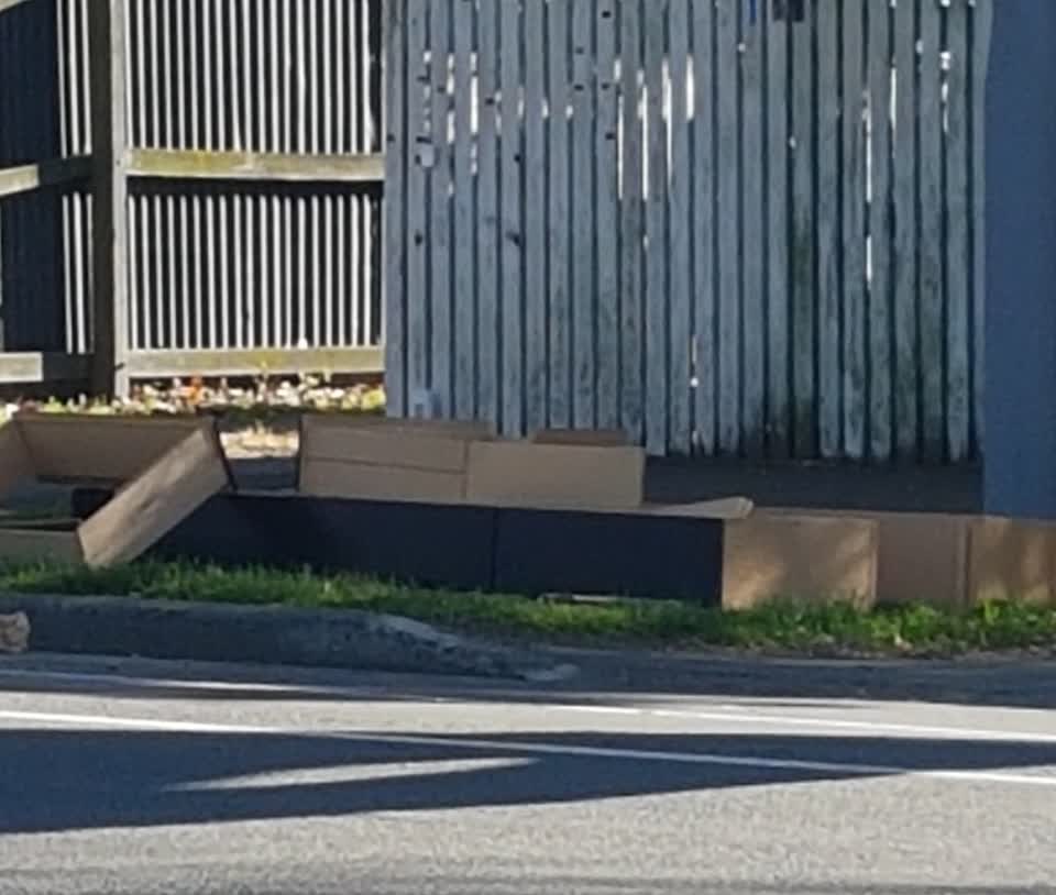 The photograph attached to this dumped rubbish report