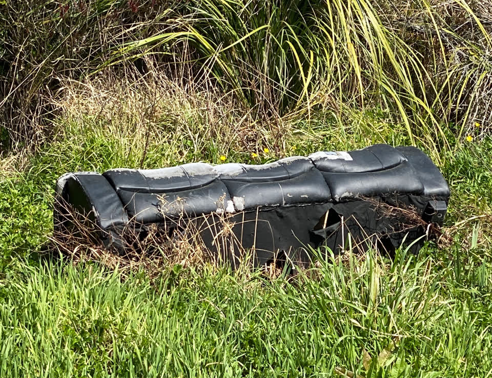The photograph attached to this dumped rubbish report