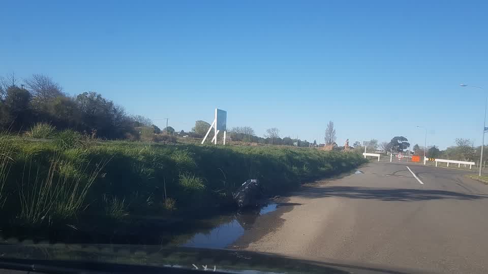 The photograph attached to this dumped rubbish report