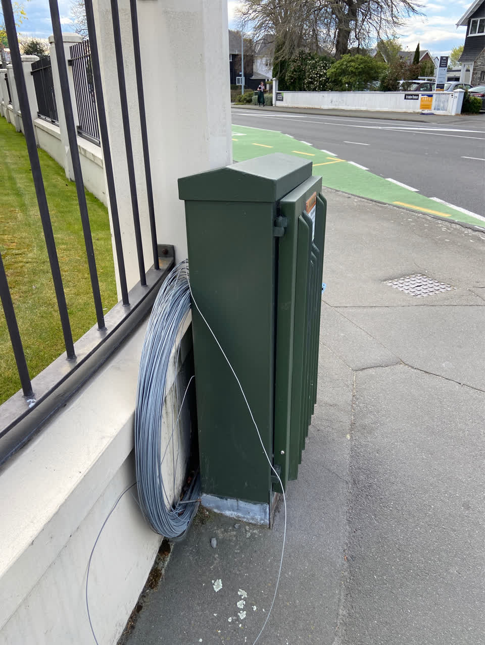 The photograph attached to this rubbish and bins - general report