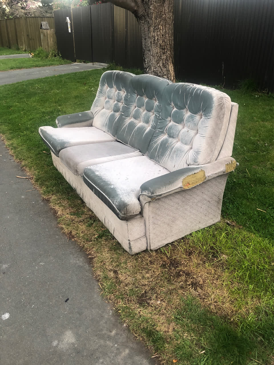 The photograph attached to this dumped rubbish report