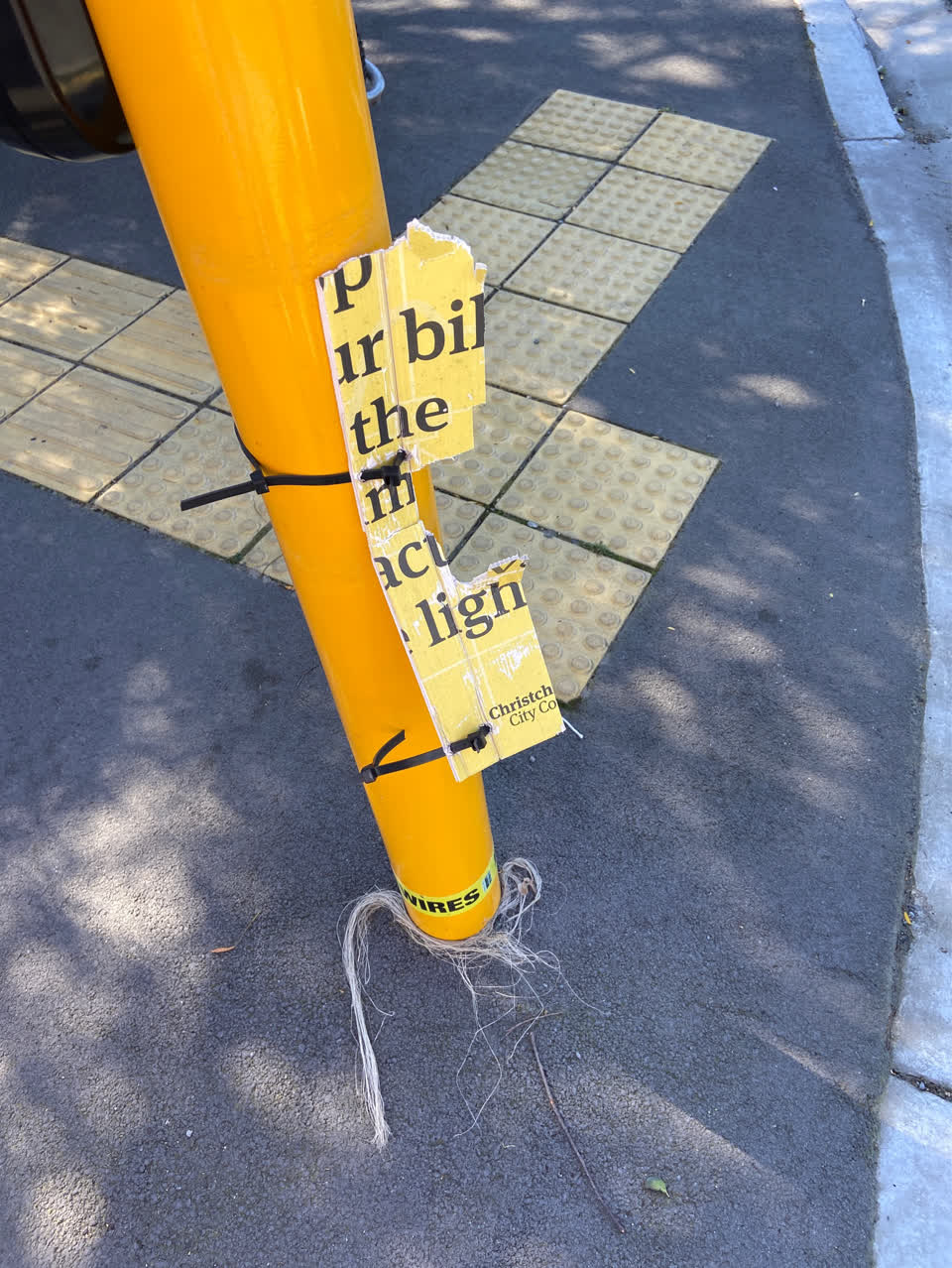 The photograph attached to this vandalism - general report