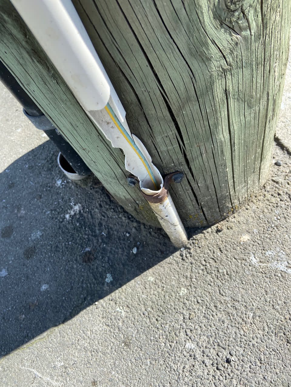 The photograph attached to this vandalism - general report