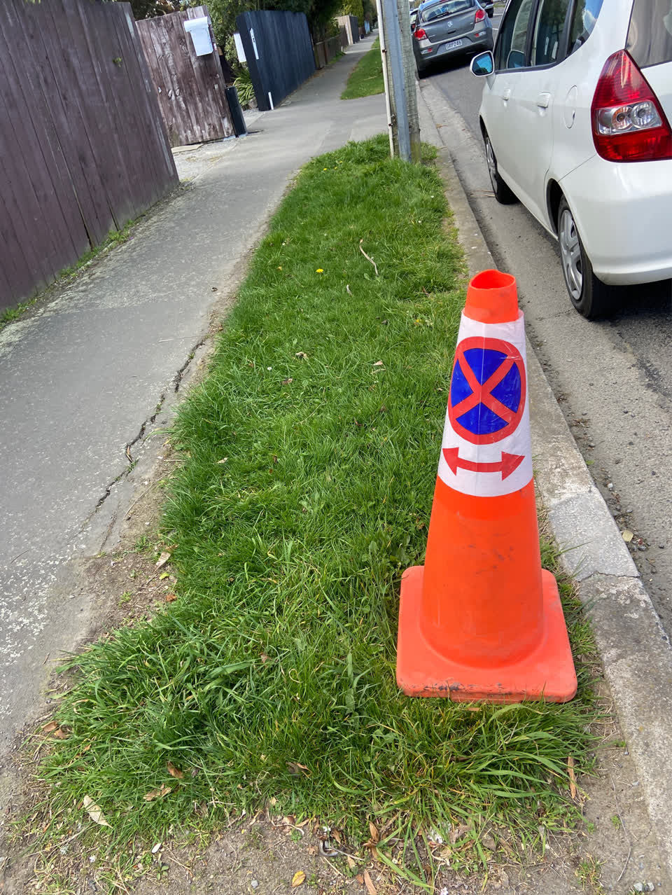 The photograph attached to this road signage report