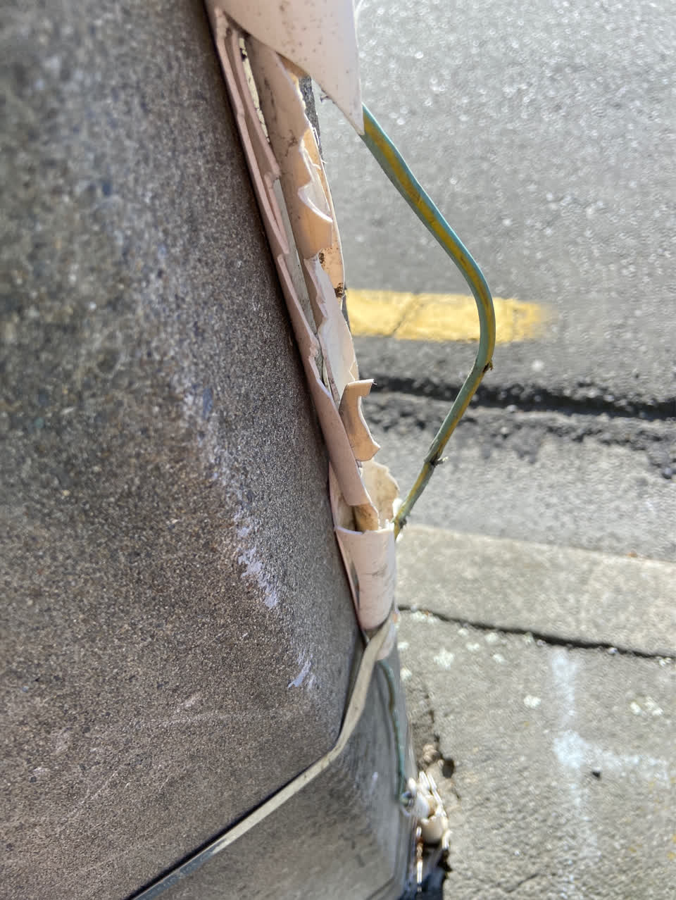The photograph attached to this vandalism - general report