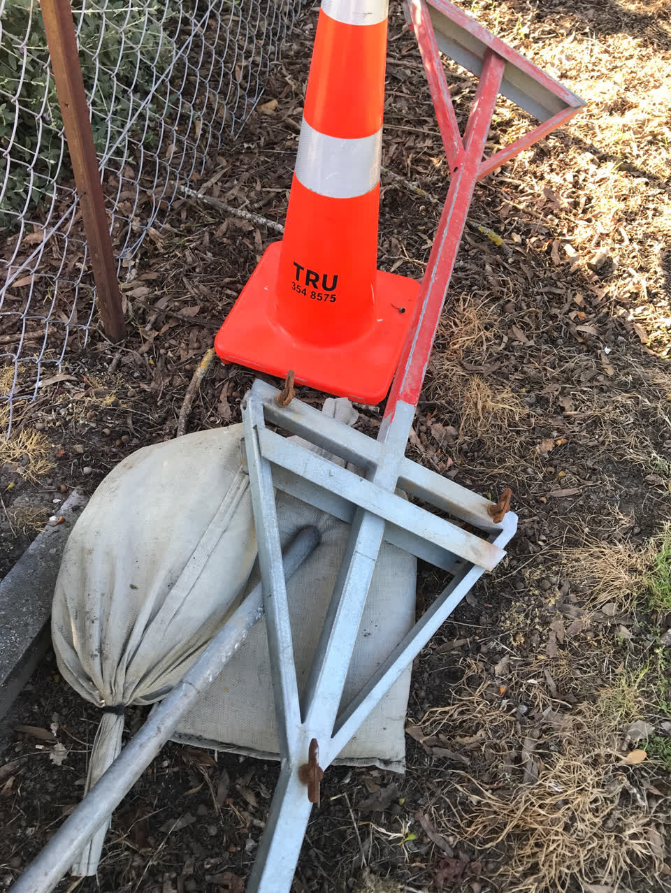 The photograph attached to this road signage report