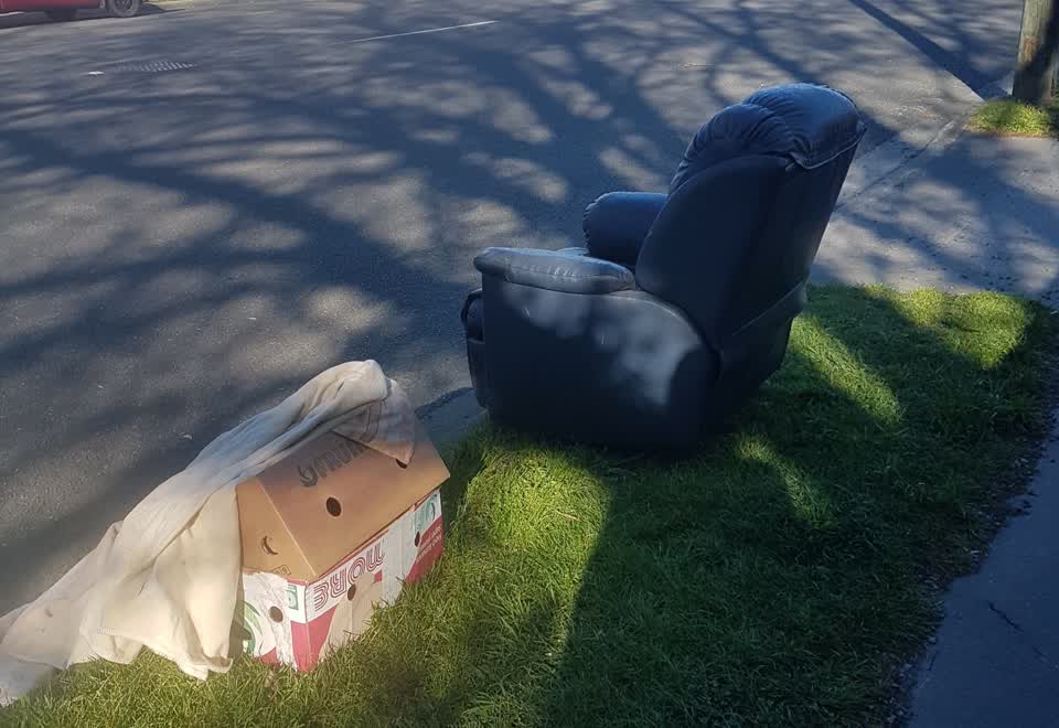 The photograph attached to this dumped rubbish report