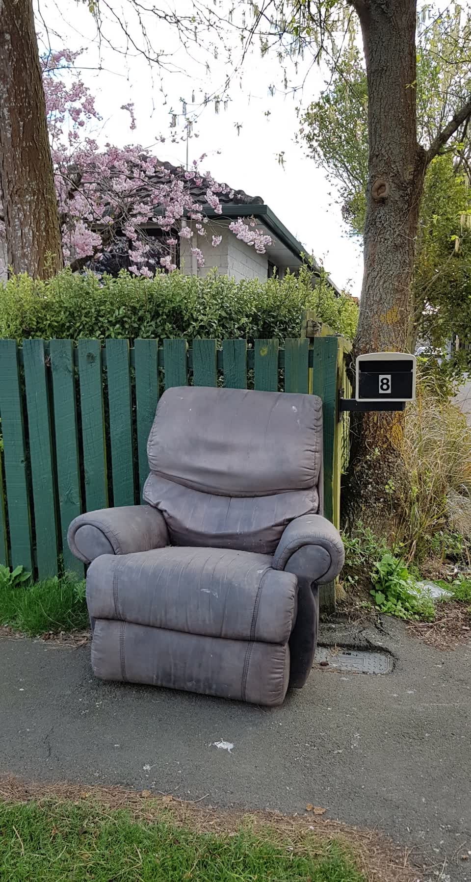 The photograph attached to this dumped rubbish report