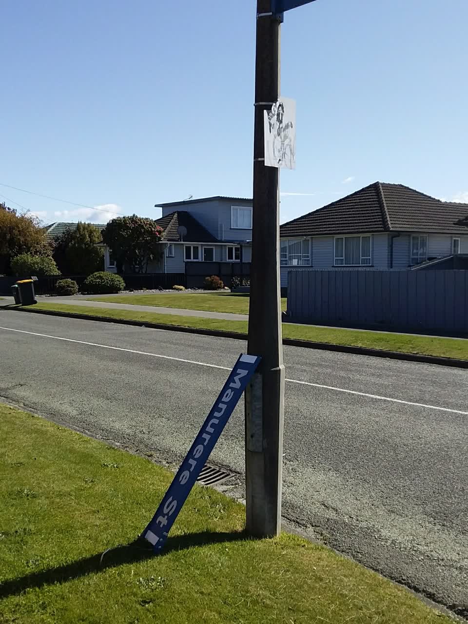 The photograph attached to this road signage report