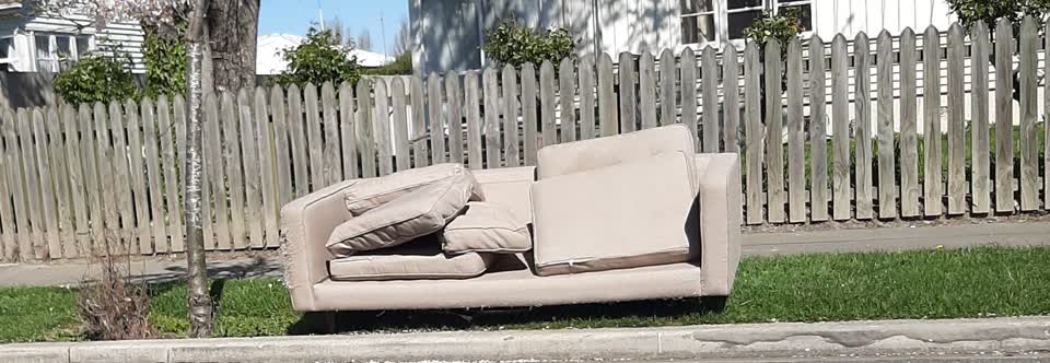 The photograph attached to this dumped rubbish report