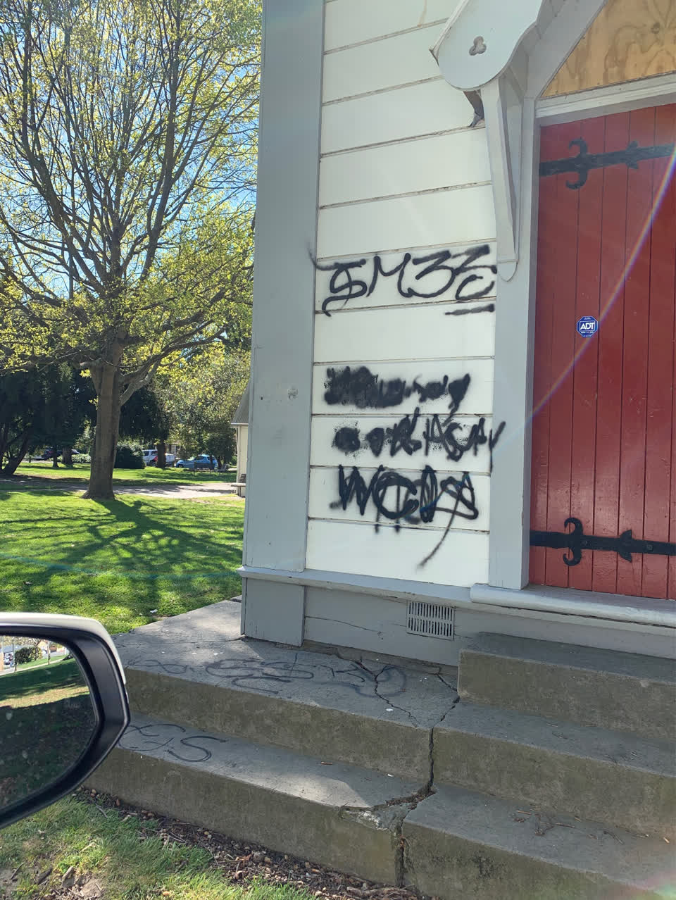 The photograph attached to this graffiti report