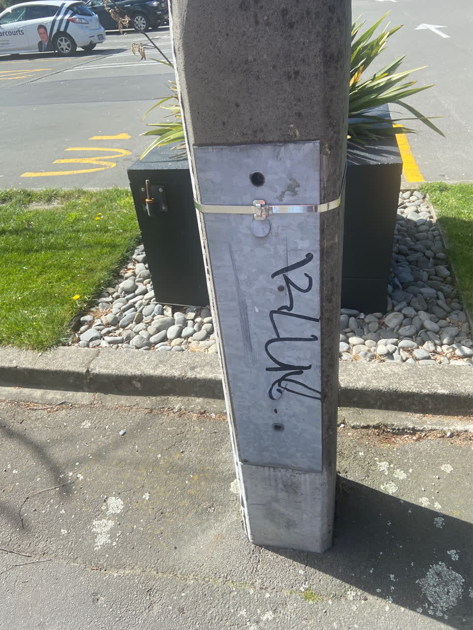 The photograph attached to this graffiti - concrete street light pole report