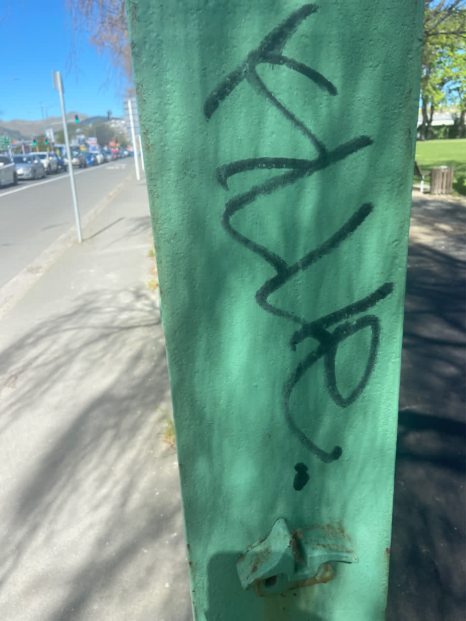 The photograph attached to this graffiti - public property report