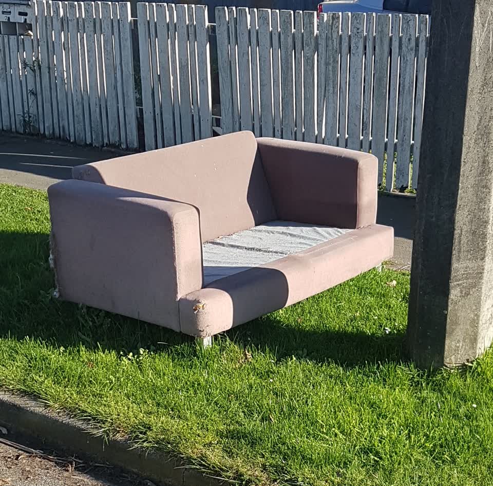 The photograph attached to this dumped rubbish report