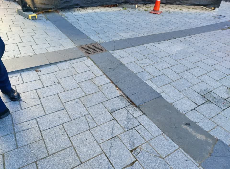 The photograph attached to this pavement - damaged report