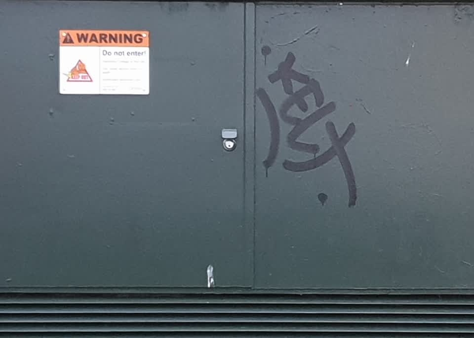 The photograph attached to this graffiti report