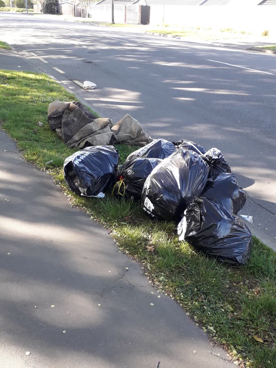 The photograph attached to this dumped rubbish report