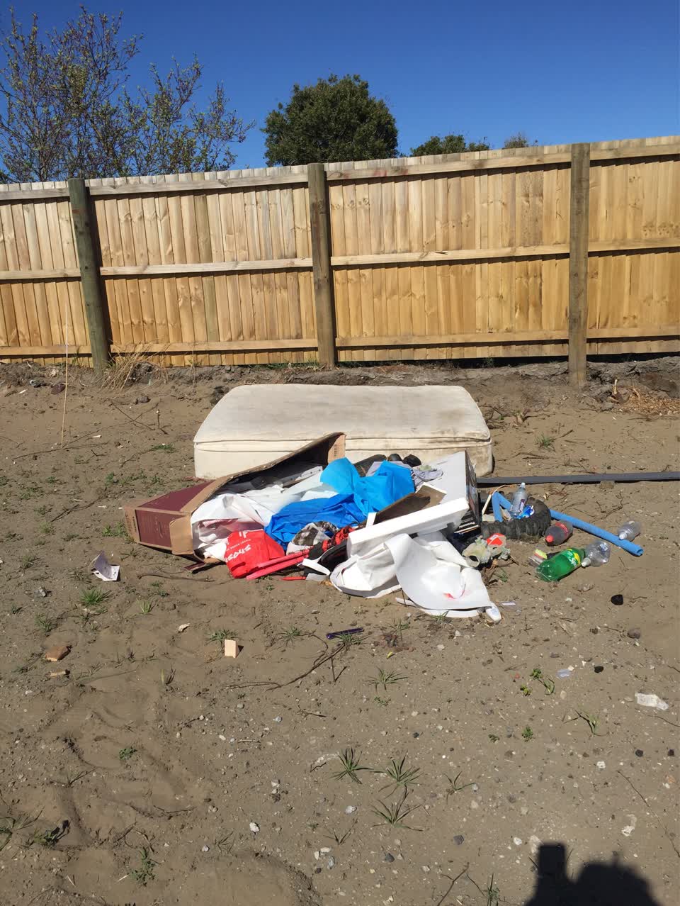 The photograph attached to this dumped rubbish report