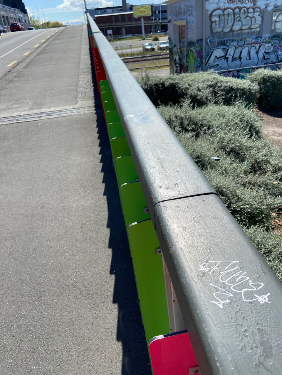 The photograph attached to this graffiti - public property report