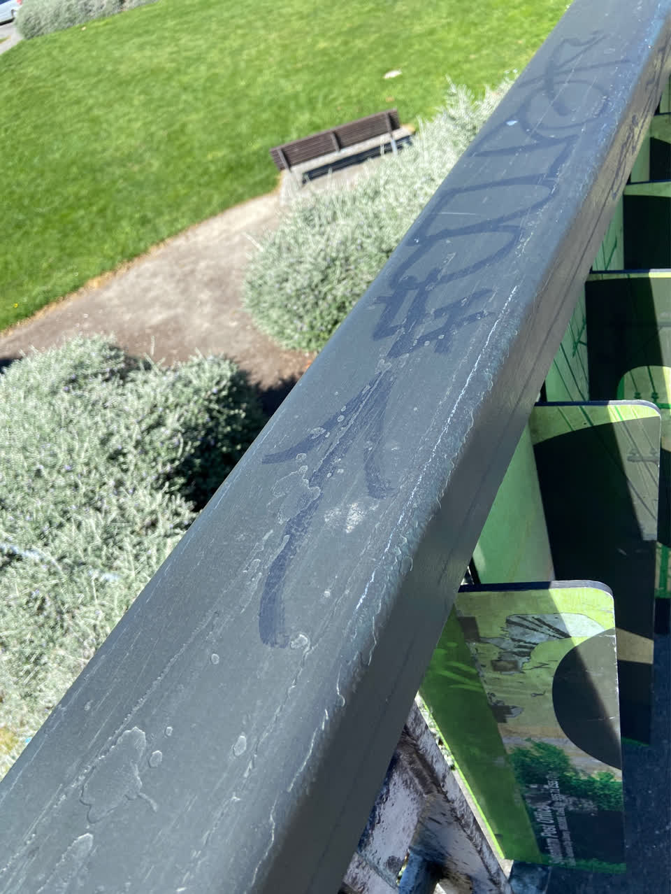 The photograph attached to this graffiti - public property report