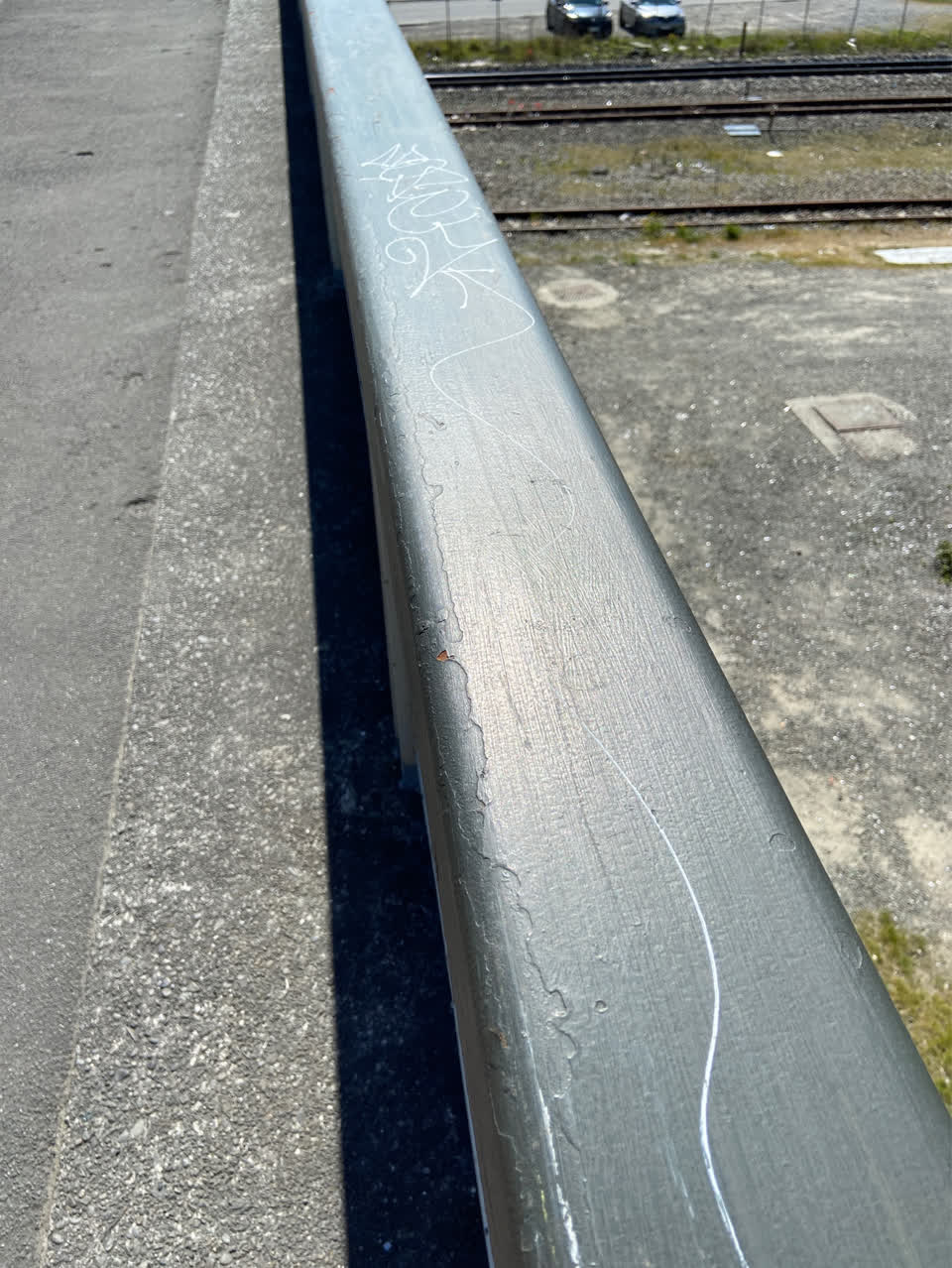 The photograph attached to this graffiti - public property report