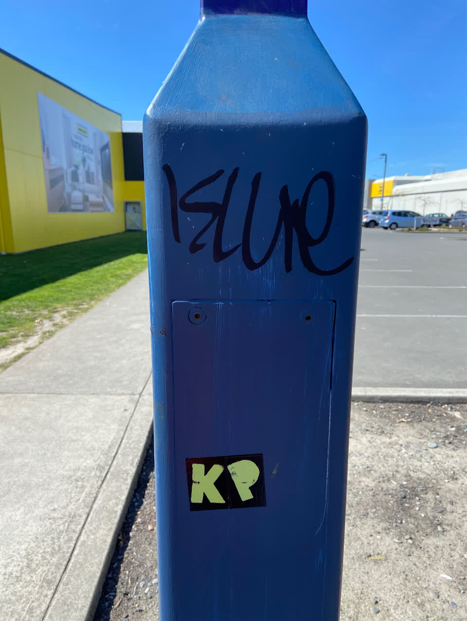 The photograph attached to this graffiti - public property report