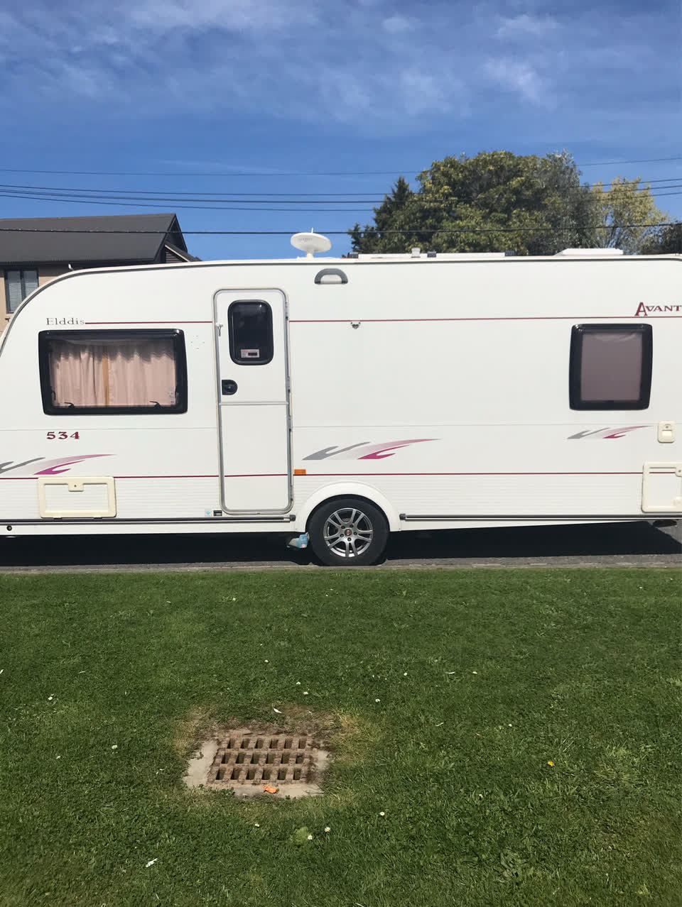 The photograph attached to this parking and cars - general report