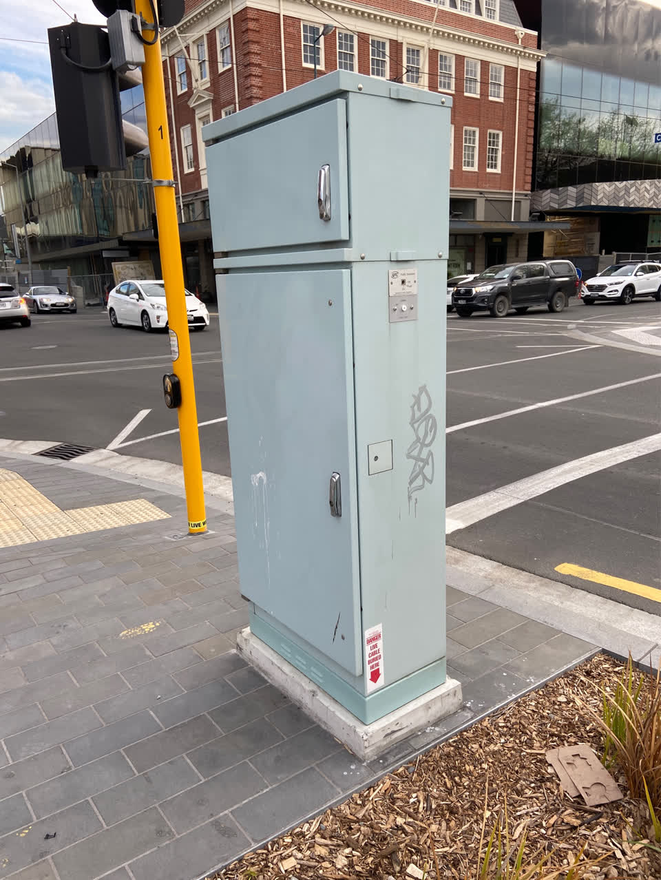 The photograph attached to this graffiti - public property report