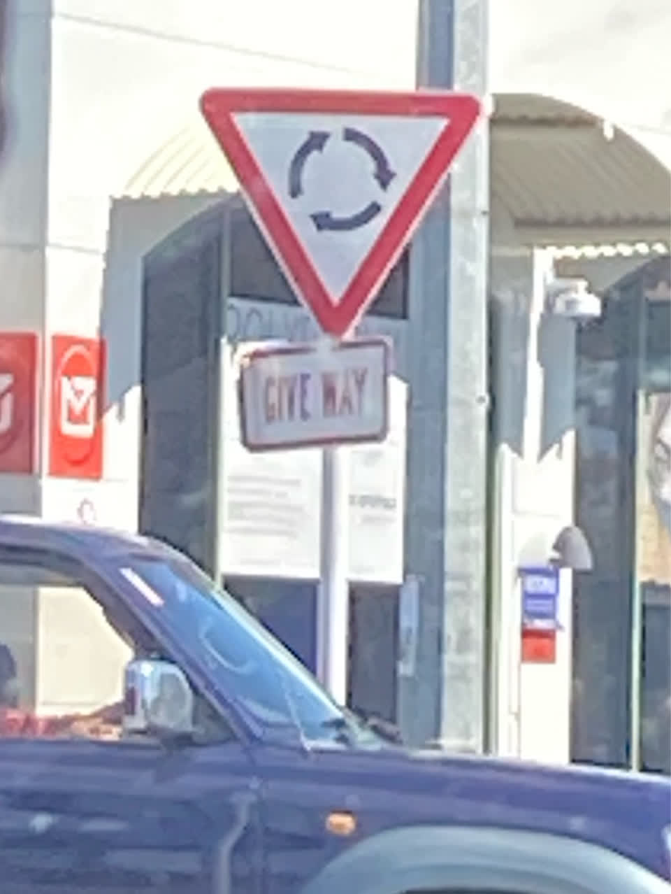 The photograph attached to this road signage report