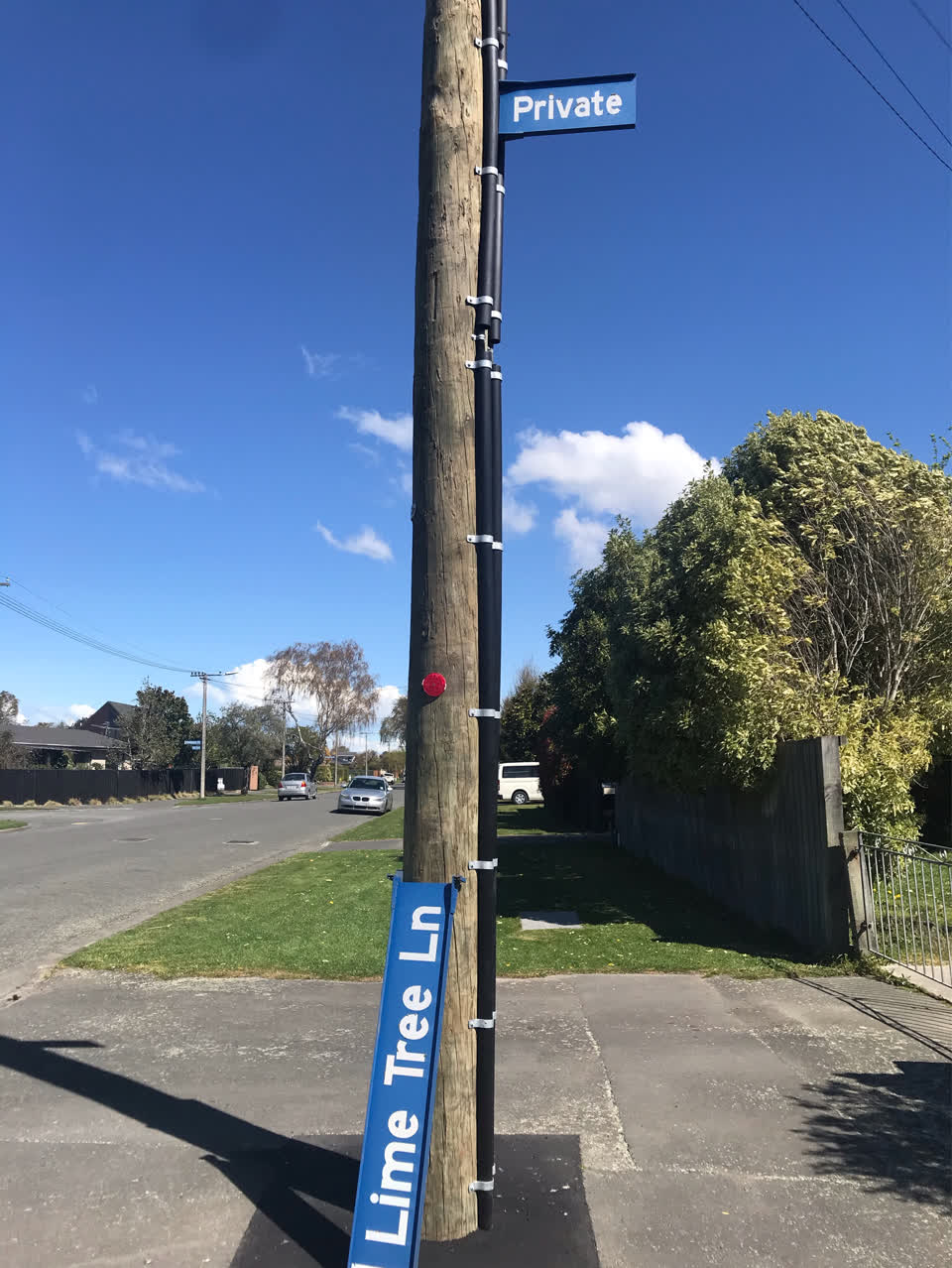 The photograph attached to this damaged street sign report