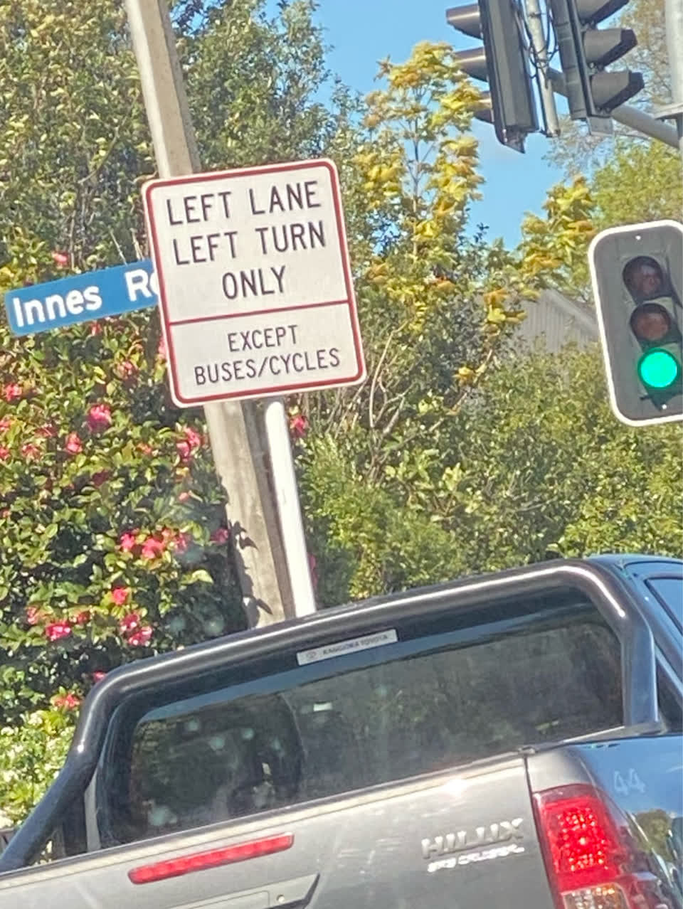 The photograph attached to this road signage report