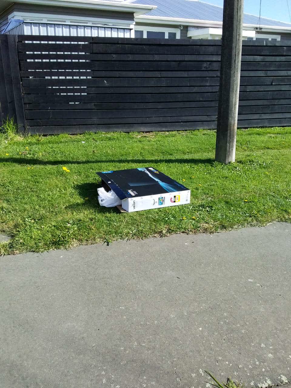 The photograph attached to this rubbish and bins - general report