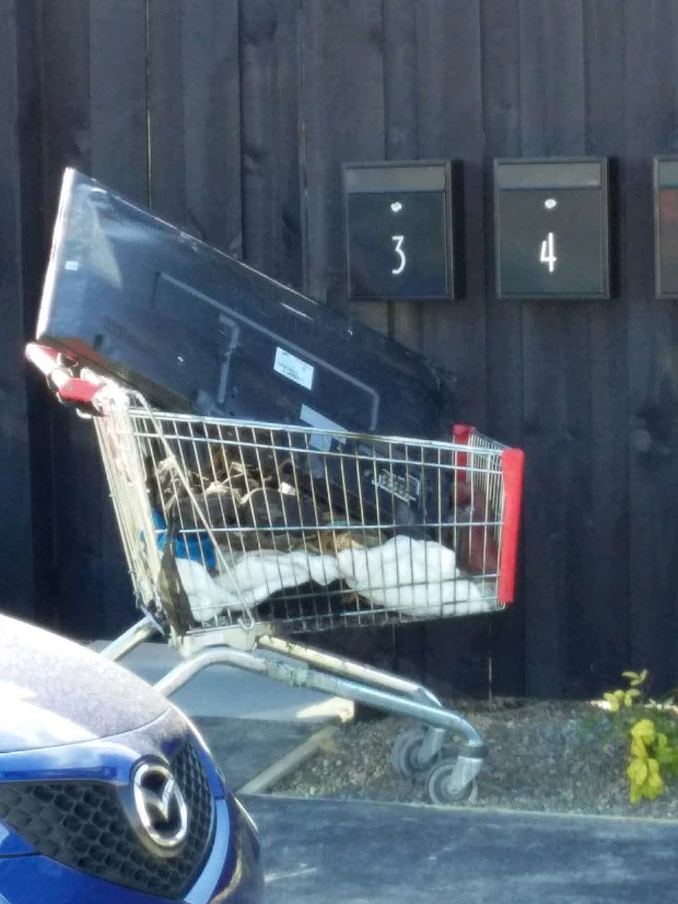 The photograph attached to this dumped rubbish report