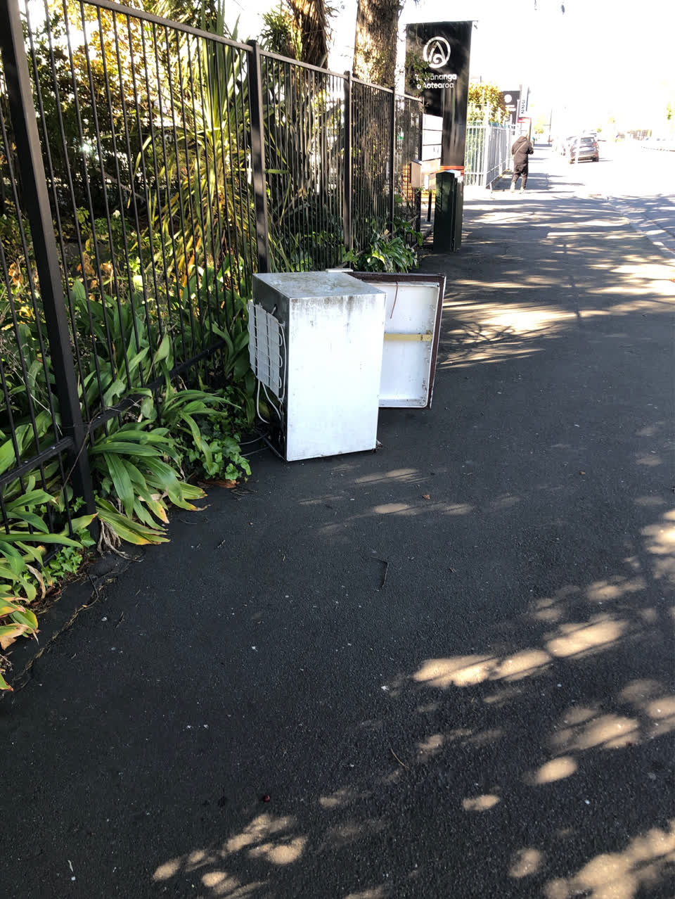 The photograph attached to this dumped rubbish report
