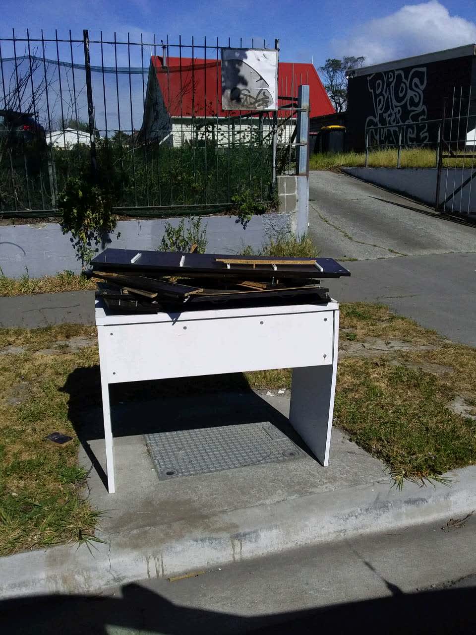 The photograph attached to this dumped rubbish report