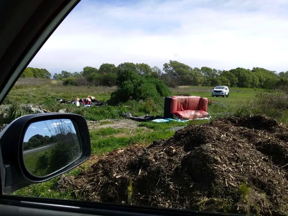 The photograph attached to this dumped rubbish report