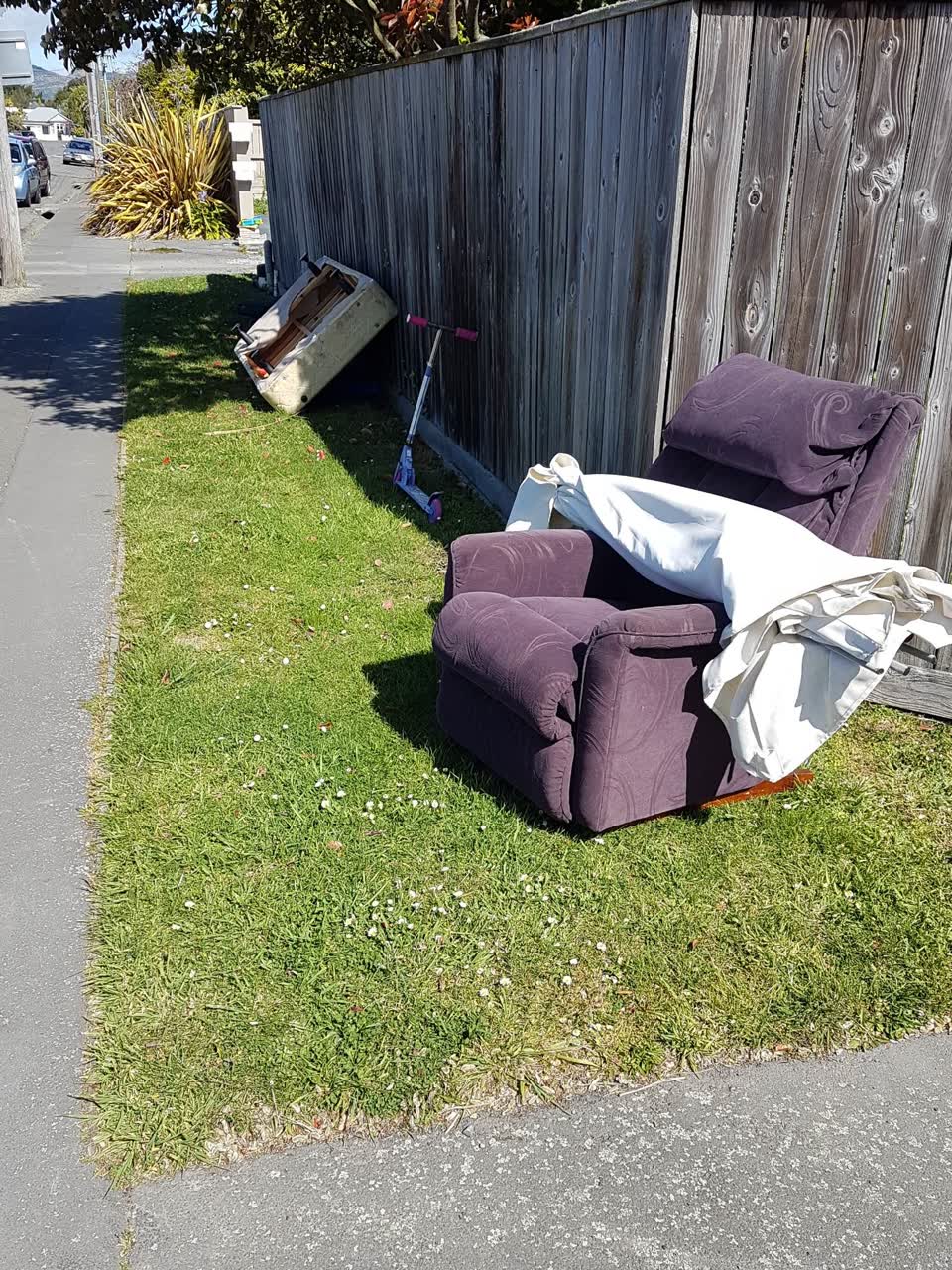 The photograph attached to this dumped rubbish report