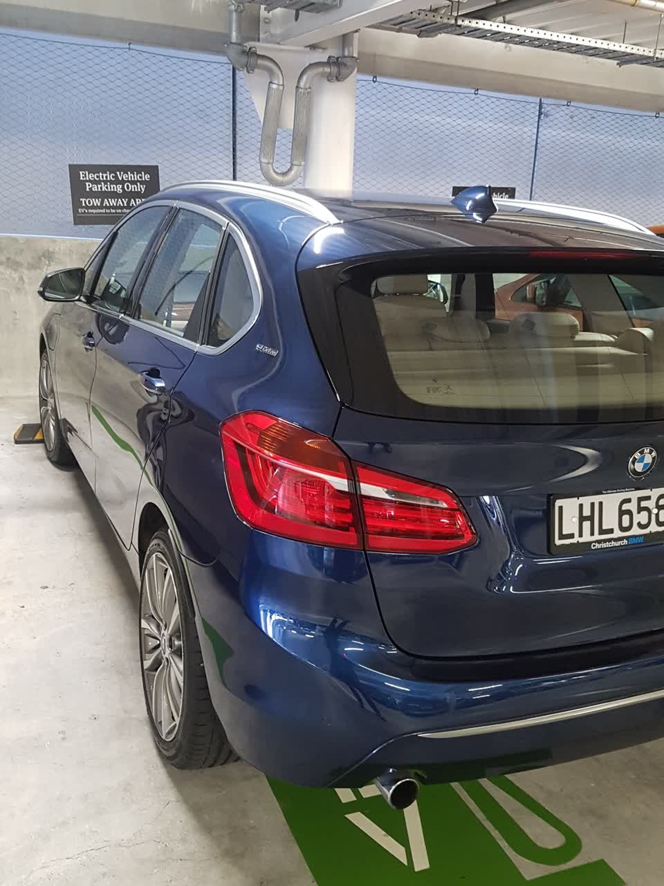 The photograph attached to this parking - illegal report