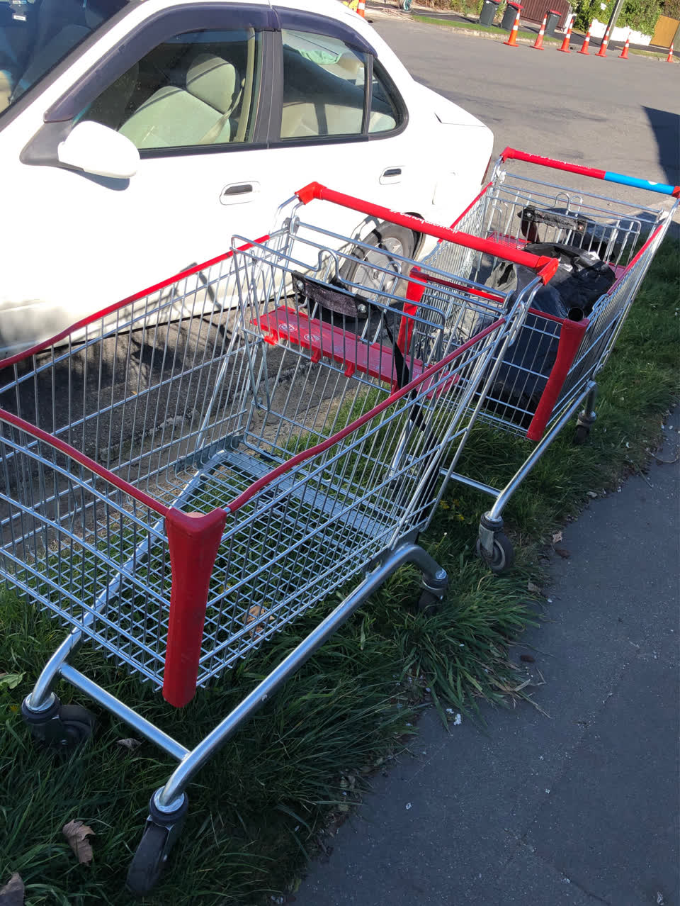 The photograph attached to this general - abandoned trolley report