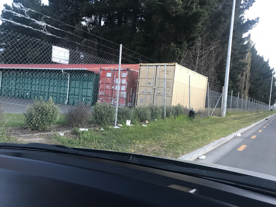 The photograph attached to this litter report