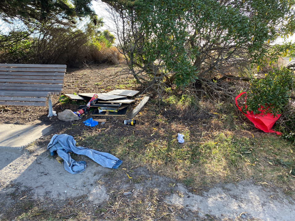 The photograph attached to this dumped rubbish report